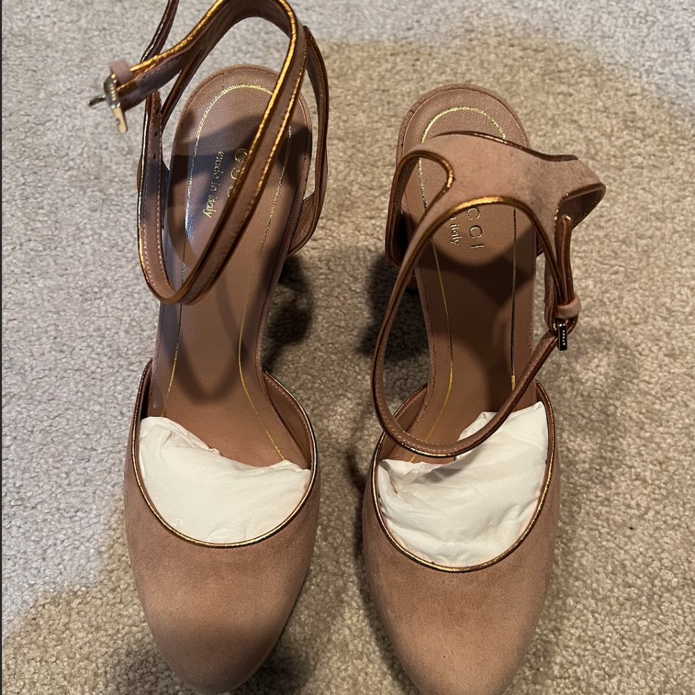 Gucci Suede Winter Rose Closed Toe Platform Pumps with Ankle Strap Size 8